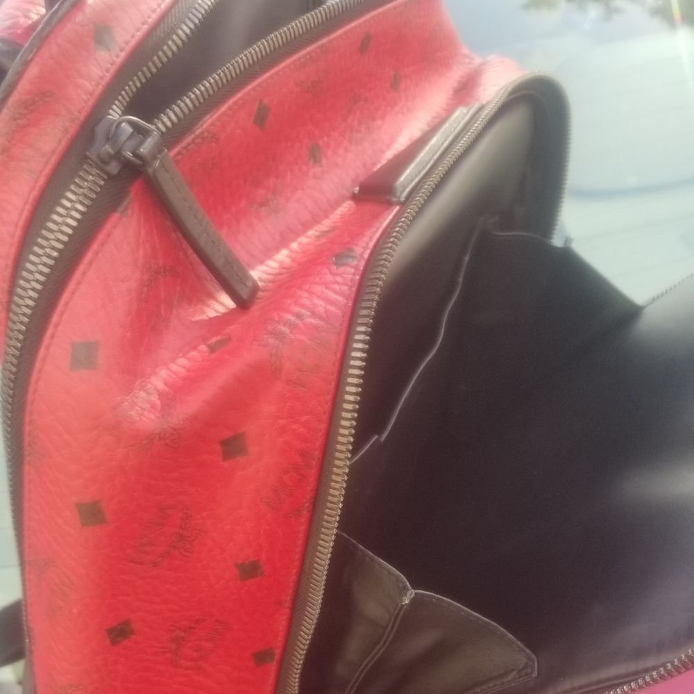 backpack - Picture 2 of 6
